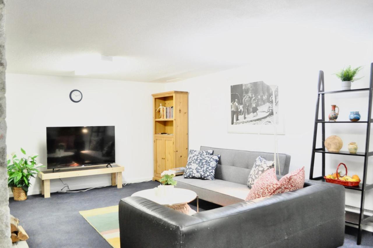 Spacious 2 Bedroom Private Basement Suite In Lynn Canyon North Vancouver Eksteriør bilde